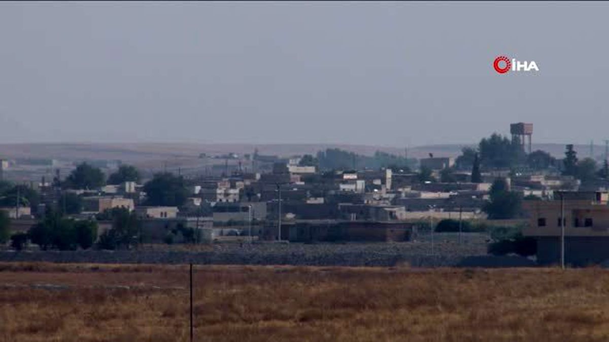 Telabyad'ın doğusundaki PKK/YPG'nin bez parçaları indirildi
