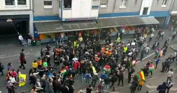 Terör örgütü pkk yanlıları, nürnberg'deki türk marketine saldırdı Terör örgütü pkk yanlıları, nürnberg'deki türk marketine saldırdı