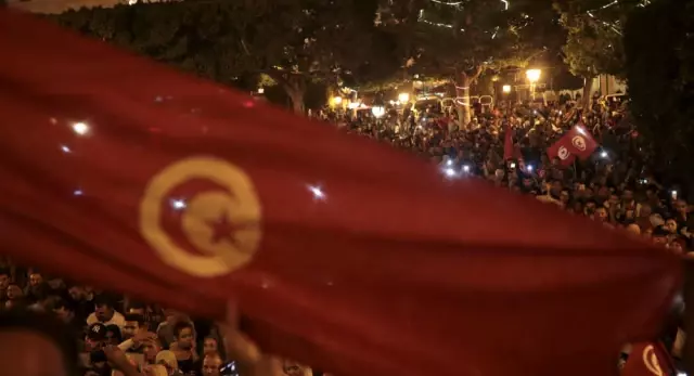 Tunus'un yeni cumhurbaşkanı Anayasa Profesörü Kays Said oldu