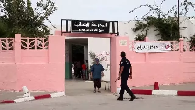 Tunuslular cumhurbaşkanlığı seçimi için sandık başında - Nahda Hareketi Lideri Gannuşi Tunuslular cumhurbaşkanlığı seçimi için sandık başında - Nahda Hareketi Lideri Gannuşi
