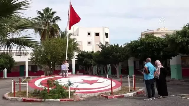 Tunuslular cumhurbaşkanlığı seçimi için sandık başında - Nahda Hareketi Lideri Gannuşi Tunuslular cumhurbaşkanlığı seçimi için sandık başında - Nahda Hareketi Lideri Gannuşi