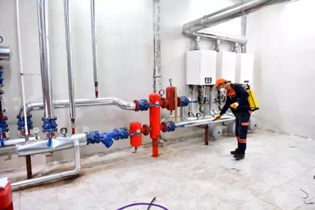 Ankara Büyükşehir Belediyesi ilaçlama çalışmalarını aralıksız sürdürüyor Ankara Büyükşehir Belediyesi ilaçlama çalışmalarını aralıksız sürdürüyor