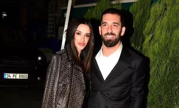 Aslıhan Doğan Turan, MasterChef yarışmasıyla tanınan şef Eslem Sena Yurt'u işe aldı Aslıhan Doğan Turan, MasterChef yarışmasıyla tanınan şef Eslem Sena Yurt'u işe aldı