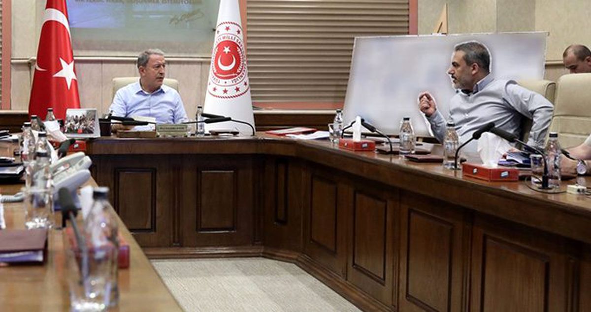 Bakan Akar ile Hakan Fidan'ın katıldığı toplantının fotoğrafları paylaşıldı