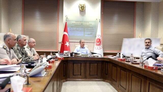 Bakan Akar, MİT Başkanı Hakan Fidan'la görüştü