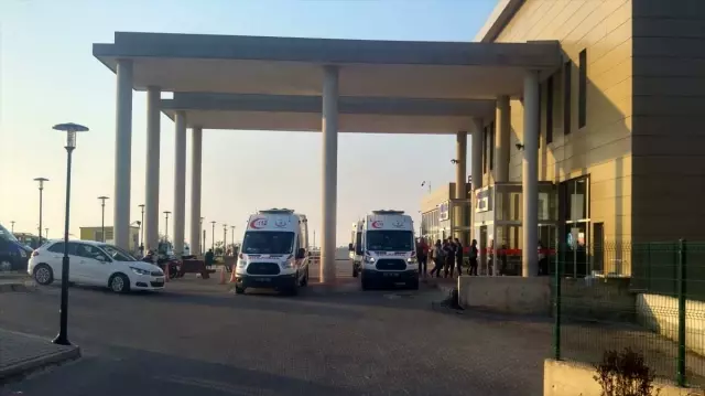 Balıkesir'de düzensiz göçmenleri taşıyan tekne battı Balıkesir'de düzensiz göçmenleri taşıyan tekne battı