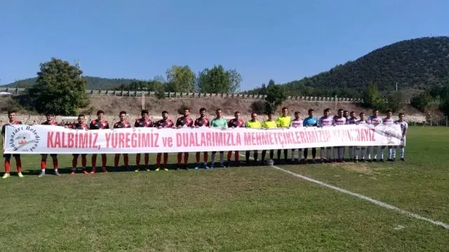 Barış Pınarı Harekatı'na destek pankartı ile maça çıktılar