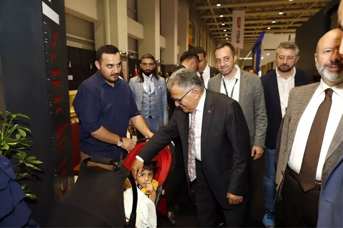 Başkan Büyükkılıç, açılışına da katıldığı Kayseri Mobilya