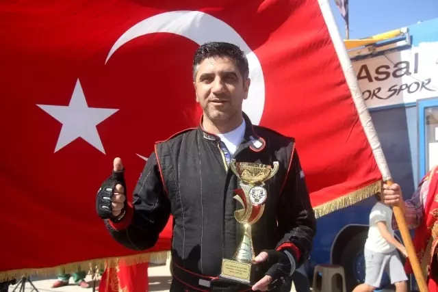 Başkan Kayalar, pistin tozunu attırdı Başkan Kayalar, pistin tozunu attırdı