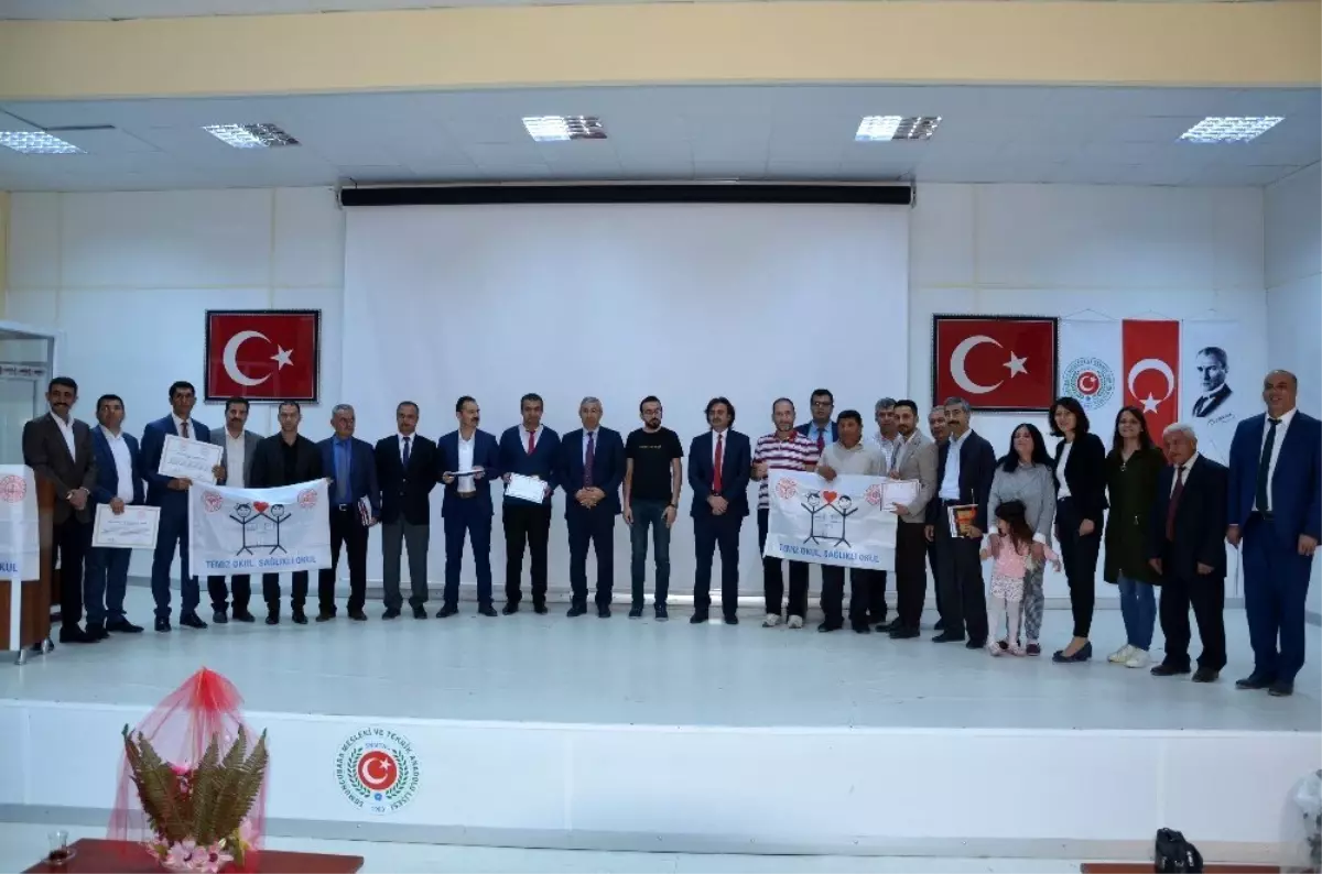 Beyaz bayrak ve beslenme dostu okul programında sertifika töreni