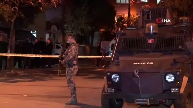 İstanbul'un göbeği Beyoğlu'nda EYP patlattılar: Can ve mal kaybı yok İstanbul'un göbeği Beyoğlu'nda EYP patlattılar: Can ve mal kaybı yok