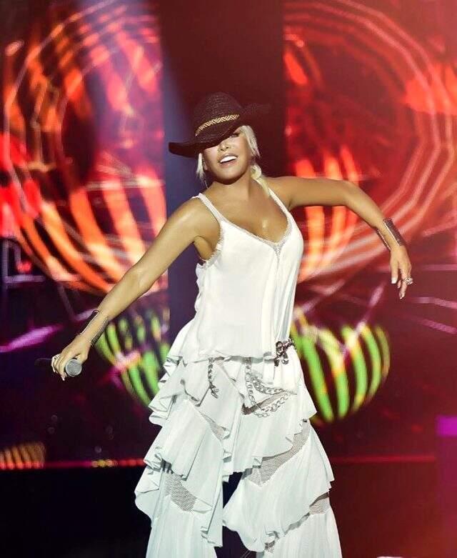 Bir gün önce İzmir'de konser veren Ajda Pekkan, Gaziantep konserini ertelediğini duyurdu