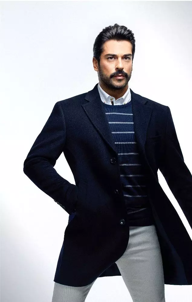 Burak Özçivit Altınyıldız Classics'in yeni sezon koleksiyonu için objektif karşısına geçti Burak Özçivit Altınyıldız Classics'in yeni sezon koleksiyonu için objektif karşısına geçti