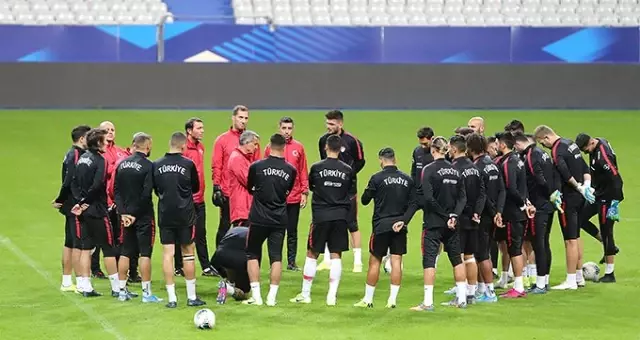 Burak Yılmaz'a Fransa maçı öncesi müdahale!
