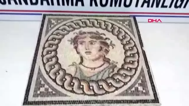 Bursa'da 100 bin dolarlık mozaik tablo ele geçirildi Bursa'da 100 bin dolarlık mozaik tablo ele geçirildi