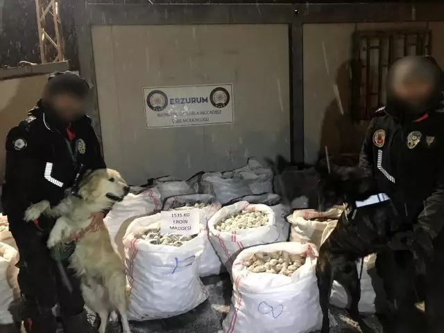 Cumhuriyet tarihinin en büyük uyuşturucu operasyonunda yakalanan elebaşı Mehmet Zeki Fidan... Cumhuriyet tarihinin en büyük uyuşturucu operasyonunda yakalanan elebaşı Mehmet Zeki Fidan...