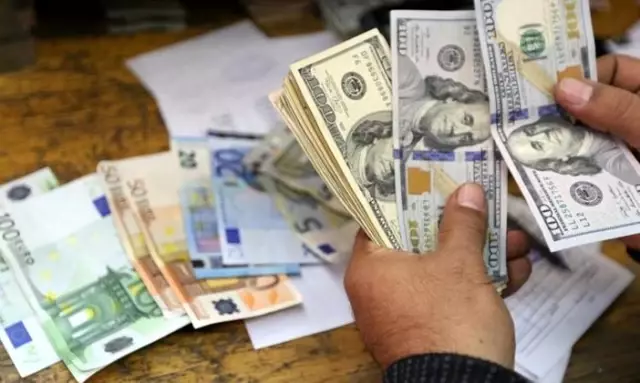 Dolar yeni haftaya 5,90'ın üzerinde başladı
