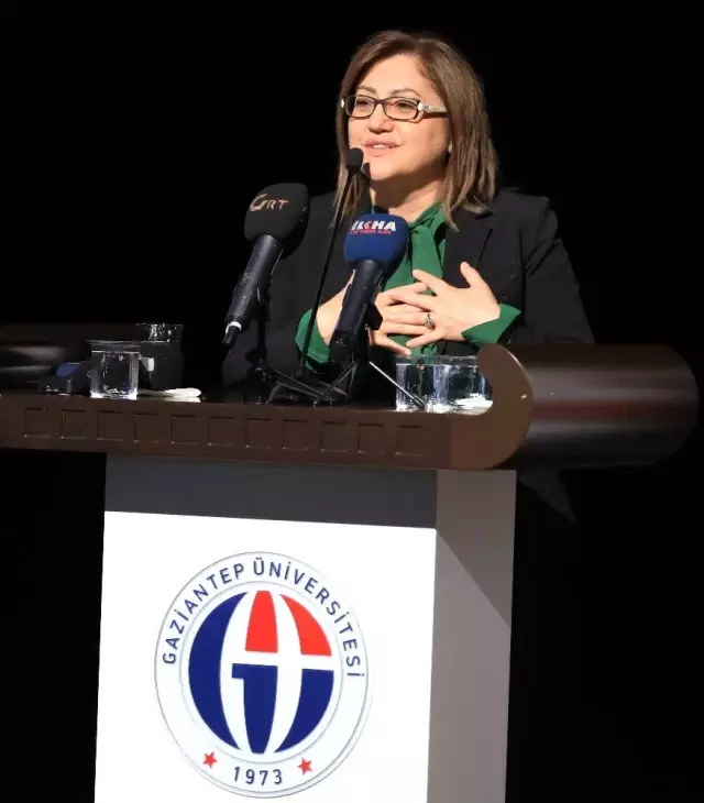 Dünya Göç ve Mülteci Kongresi geniş katlımla başladı Dünya Göç ve Mülteci Kongresi geniş katlımla başladı