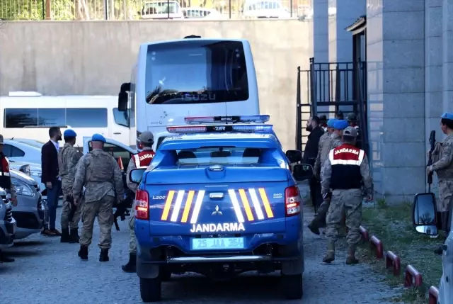 'En büyük eroin operasyonu' sanıkları hakim karşısında 'En büyük eroin operasyonu' sanıkları hakim karşısında