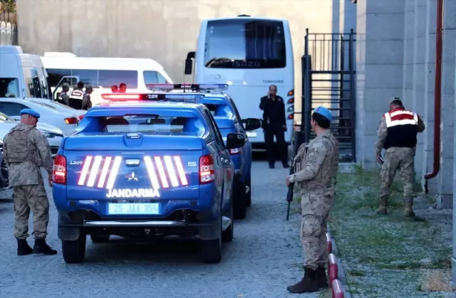 'En büyük eroin operasyonu' sanıkları hakim karşısında 'En büyük eroin operasyonu' sanıkları hakim karşısında