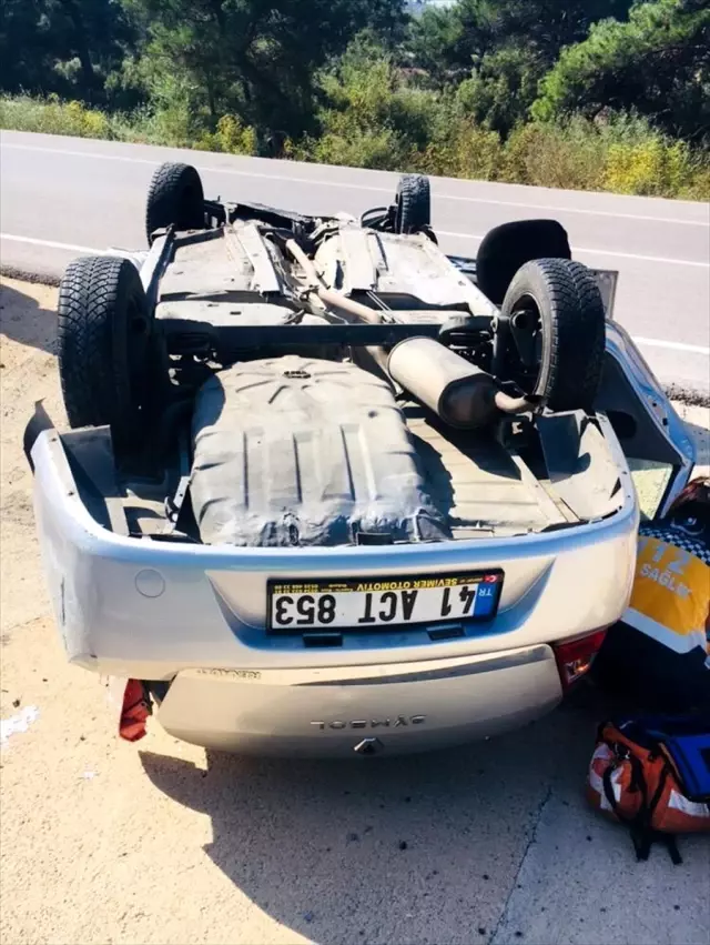 Ezine'de trafik kazası: 3 yaralı Ezine'de trafik kazası: 3 yaralı