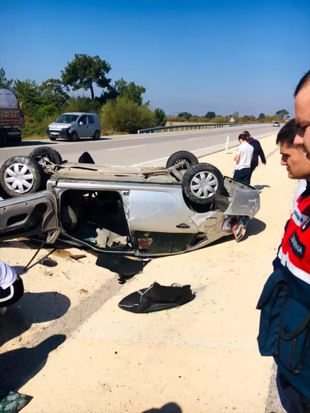 Ezine'de trafik kazası: 3 yaralı Ezine'de trafik kazası: 3 yaralı