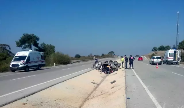 Ezine'de trafik kazası: 3 yaralı Ezine'de trafik kazası: 3 yaralı