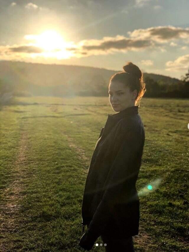Fahriye Evcen oğlu Karan'la eşi Burak Özçivit'i sette ziyaret etti