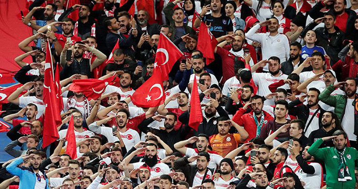 Fransa-Türkiye maçını 30 bin Türk takip etti!