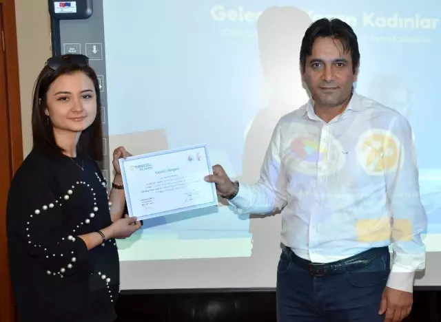 'Geleceği Yazan Kadınlar Projesi'nin Erzurum finali yapıldı 'Geleceği Yazan Kadınlar Projesi'nin Erzurum finali yapıldı