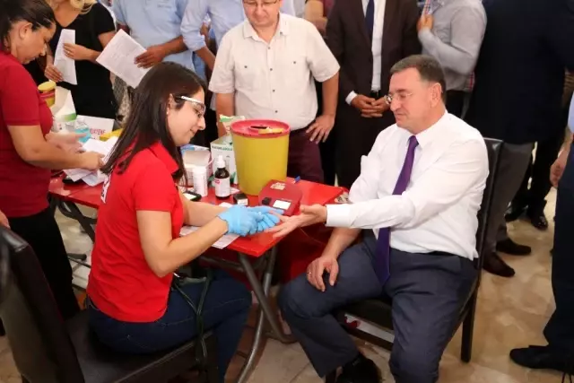 Hatay Büyükşehir ve HATSU'dan Mehmetçik için kan bağışı