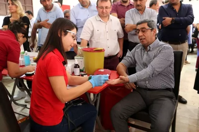 Hatay Büyükşehir ve HATSU'dan Mehmetçik için kan bağışı