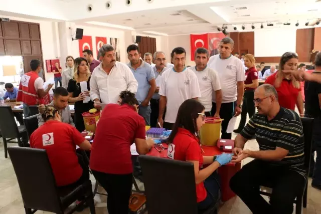 Hatay Büyükşehir ve HATSU'dan Mehmetçik için kan bağışı