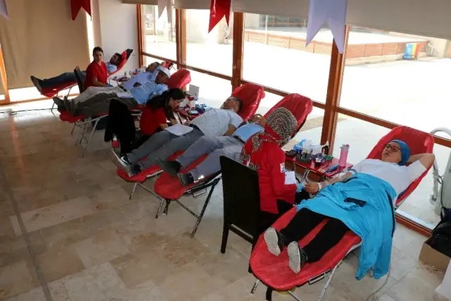 Hatay Büyükşehir ve HATSU'dan Mehmetçik için kan bağışı