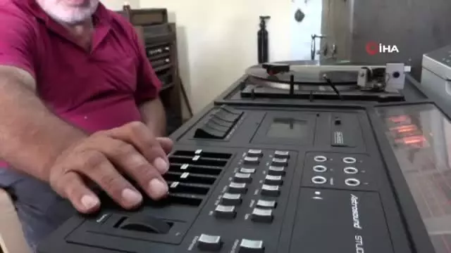 Hurdacıyken bulduğu plak ve kasetleri biriktirerek koleksiyoner oldu