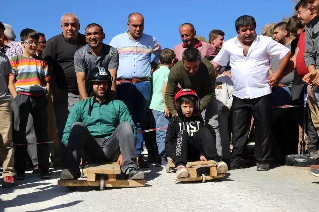 Konya'da bilyeli arabalar yarıştı Konya'da bilyeli arabalar yarıştı