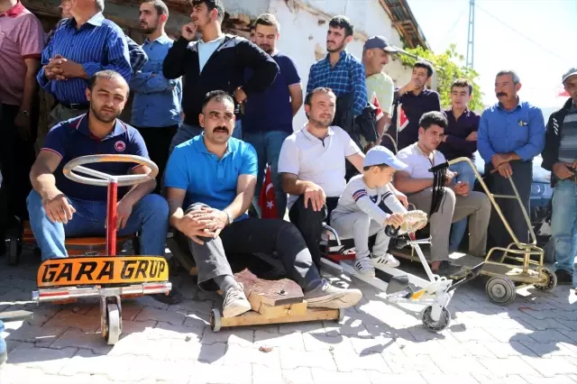 Konya'da bilyeli arabalar yarıştı Konya'da bilyeli arabalar yarıştı