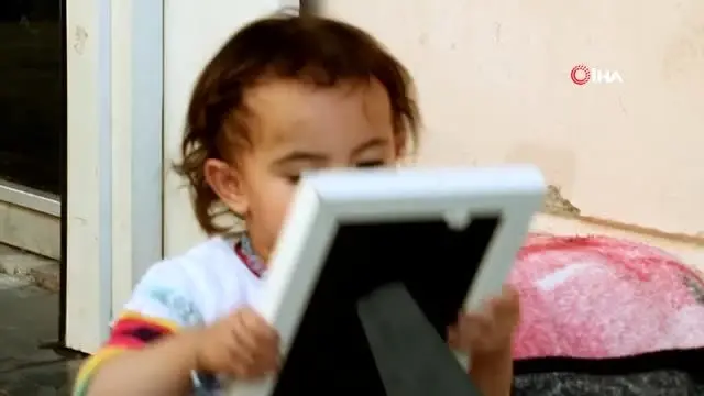 Küçük Asmin Nisa'dan duygulandıran hareket Küçük Asmin Nisa'dan duygulandıran hareket