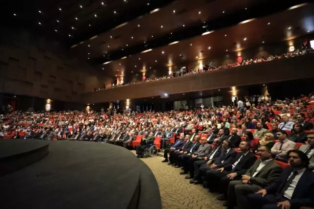 Rektör Turgut, dünya göç ve mülteci kongresine katıldı Rektör Turgut, dünya göç ve mülteci kongresine katıldı