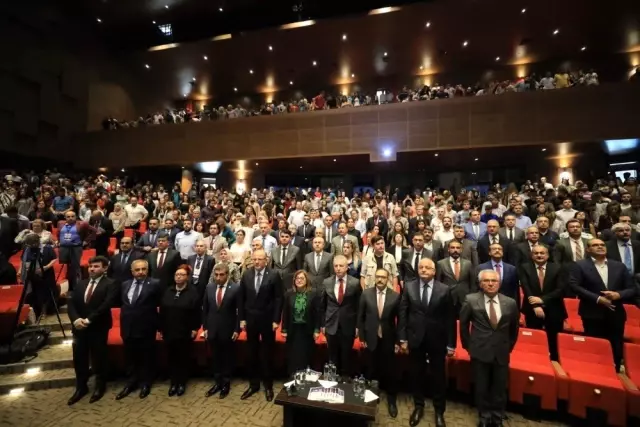 Rektör Turgut, dünya göç ve mülteci kongresine katıldı Rektör Turgut, dünya göç ve mülteci kongresine katıldı