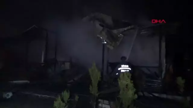Sivas'ta at çiftliğinde korkutan yangın Sivas'ta at çiftliğinde korkutan yangın
