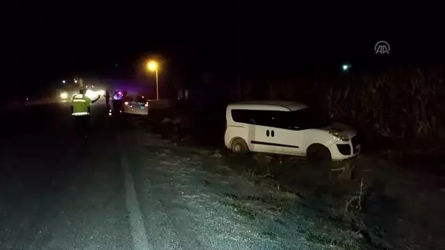 Trafik kazası için rapor tutan sigortacıya otomobil çarptı Trafik kazası için rapor tutan sigortacıya otomobil çarptı