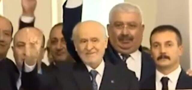 Türk siyasetinin yapı taşlarından MHP Genel Başkanı Devlet Bahçeli ilk kez sakal bıraktı