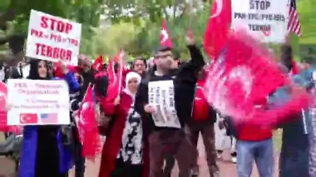 Türklerden Beyaz Saray önünde Barış Pınarı Harekatı'na destek gösterisi Türklerden Beyaz Saray önünde Barış Pınarı Harekatı'na destek gösterisi