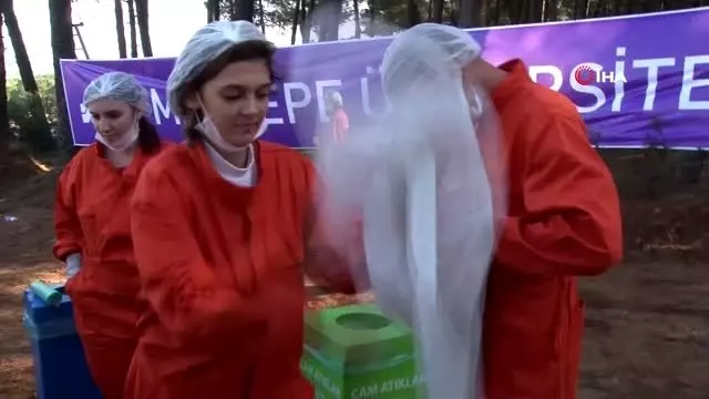 Üniversitelilerin 'koşarak çöp toplama' yarışı Üniversitelilerin 'koşarak çöp toplama' yarışı