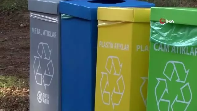 Üniversitelilerin 'koşarak çöp toplama' yarışı Üniversitelilerin 'koşarak çöp toplama' yarışı