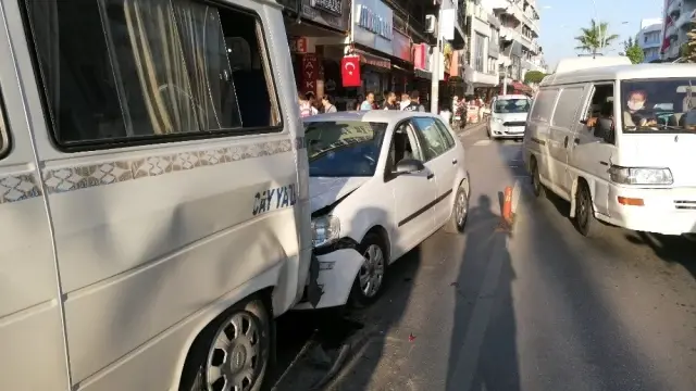 Yayaya çarpıp, fren yerine gaza basınca olanlar oldu Yayaya çarpıp, fren yerine gaza basınca olanlar oldu