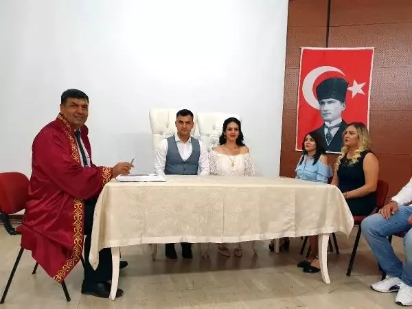 20 yıllık memur, oğlunun da nikahını kıydı 20 yıllık memur, oğlunun da nikahını kıydı