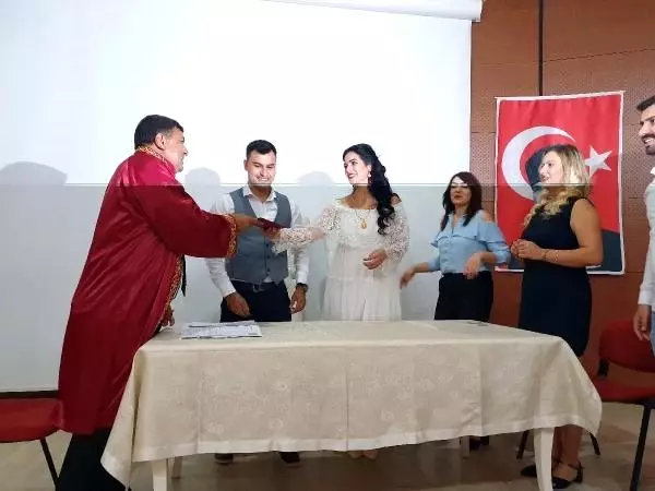 20 yıllık memur, oğlunun da nikahını kıydı 20 yıllık memur, oğlunun da nikahını kıydı
