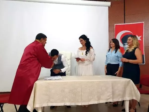 20 yıllık memur, oğlunun da nikahını kıydı 20 yıllık memur, oğlunun da nikahını kıydı
